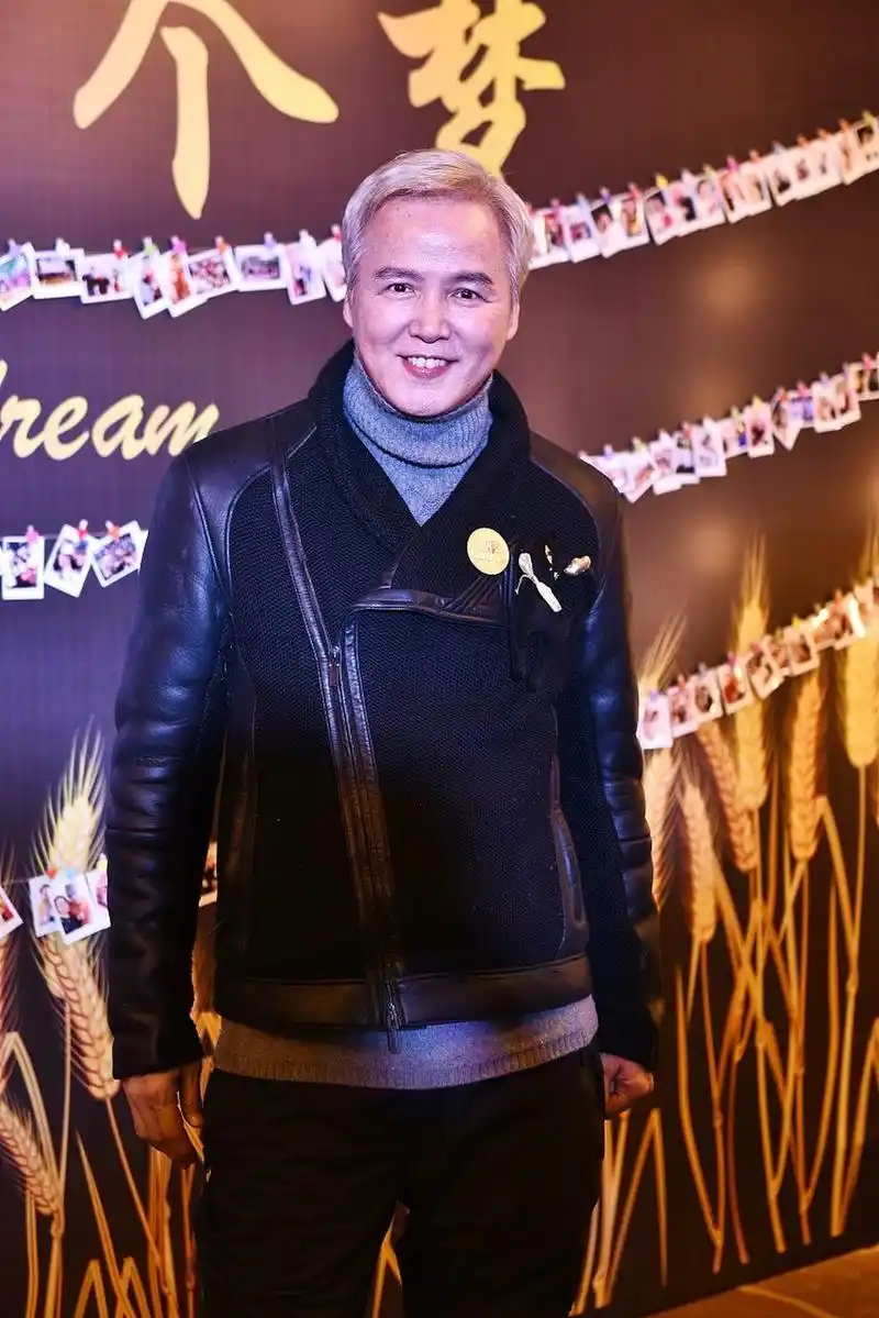 1995年,35岁的林瑞阳对前妻提出离婚,理由是爱上了小他10岁的年轻