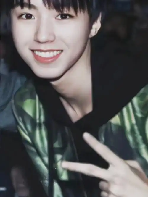 推荐一些可以做手机壁纸的王俊凯照片