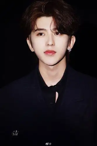 蔡徐坤束腰西服##蔡徐坤低音炮