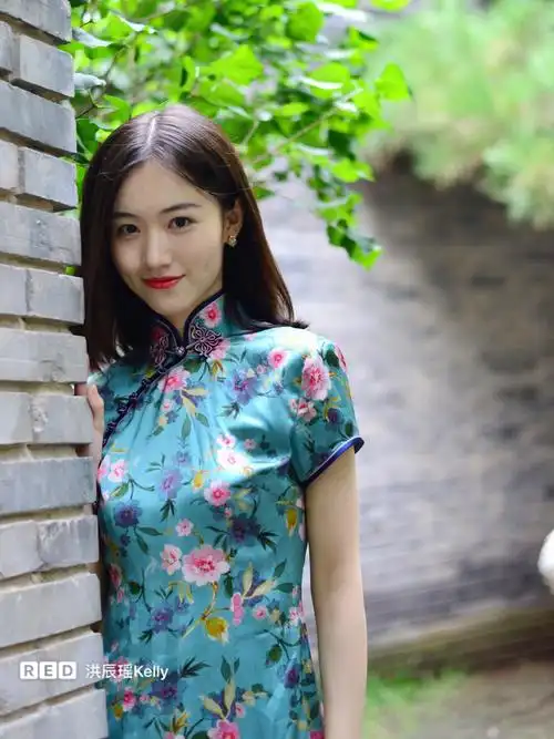 旗袍美女图片,穿上显得又高贵又端庄或者古典美人宋轶多变旗袍欣赏