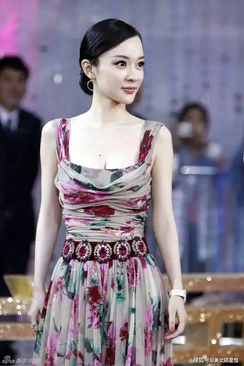 43岁霍思燕胸怀大痣,身材比例好吸睛!