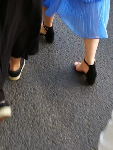 (18)推荐光脚穿凉鞋恋足恋脚赤脚穿凉鞋凉鞋高跟凉鞋[图片][图片]