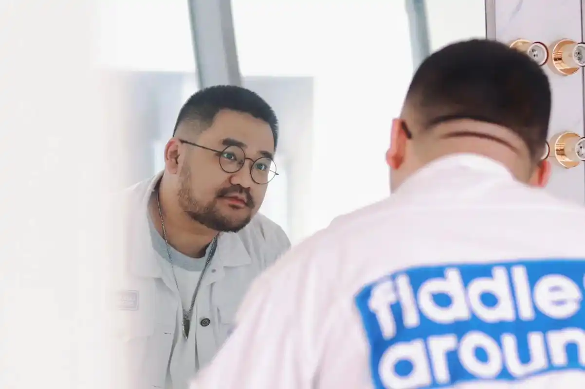 每次发照片都会感谢摄影师.#寸头 #熊熊 #络腮大胡子 - 抖音