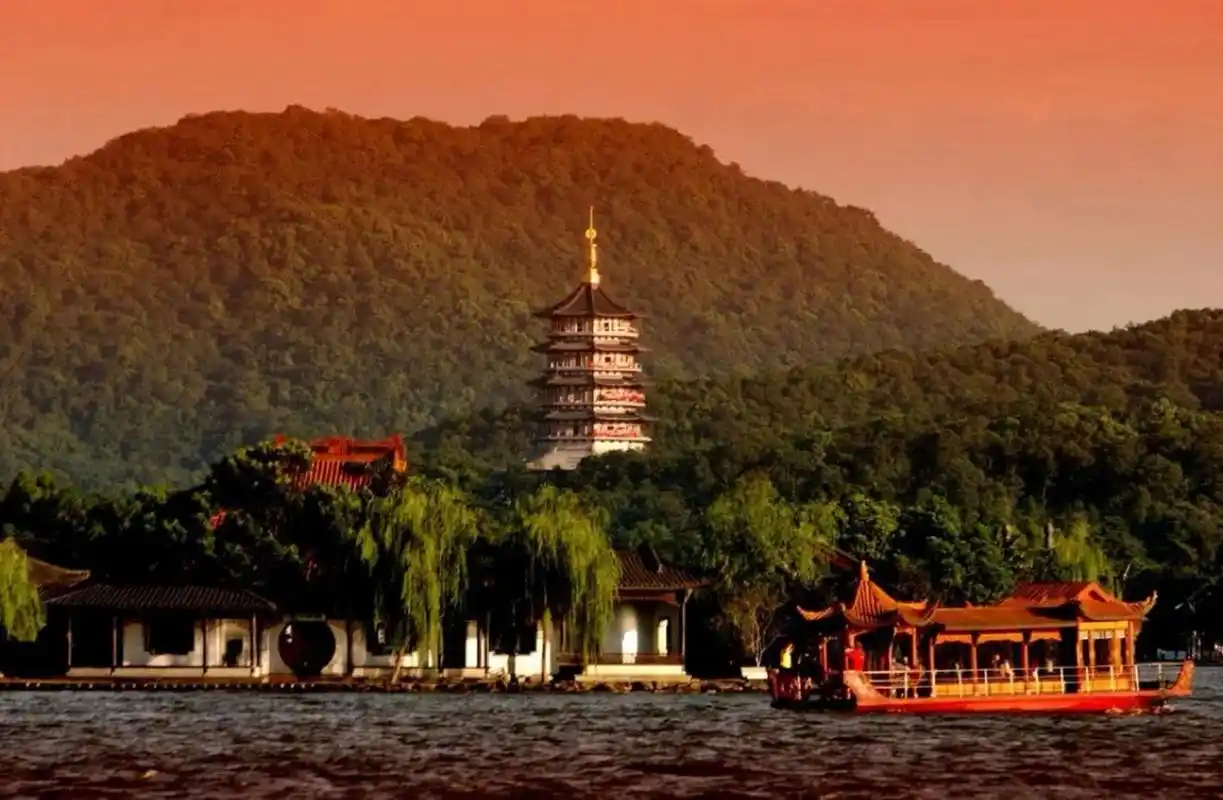 杭州西湖雷峰塔  百年前vs百年后