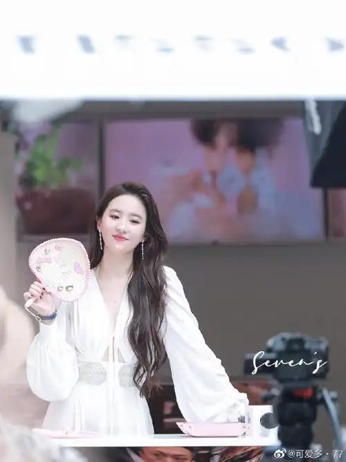 刘亦菲##刘亦菲武汉活动现场##刘亦菲近期行程微博电影之夜