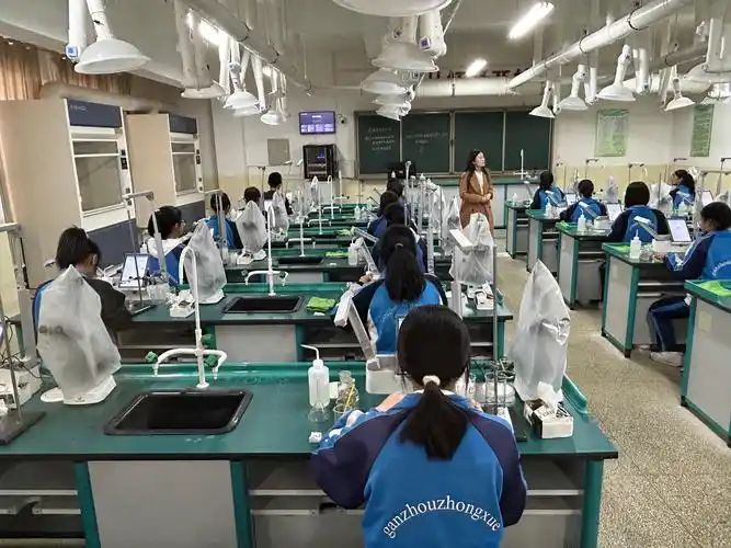 甘州中学开展理化生实验操作技能培训