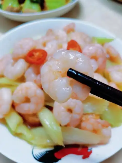 虾仁炒西芹宝宝最喜欢吃