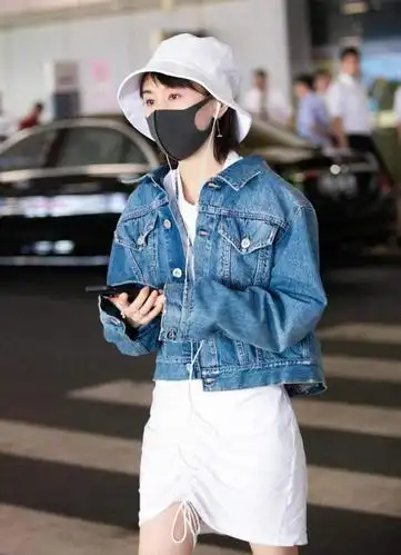 王子文的穿搭真值得借鉴牛仔外套配连衣裙显高显瘦时髦大气