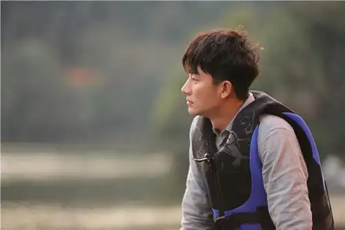 黄轩《奇妙的朋友》深情献吻夺可爱小猴子初吻