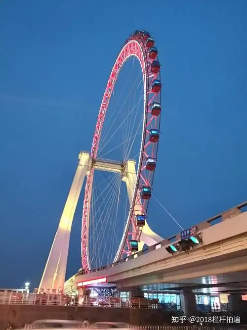 在"永乐桥"北侧拍摄"天津之眼"侧面我们预约的时间是晚上20点-20点30