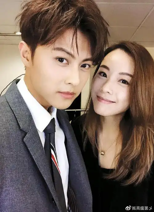 邓丽欣与棒棒堂王子宣布分手 祝福各自安好