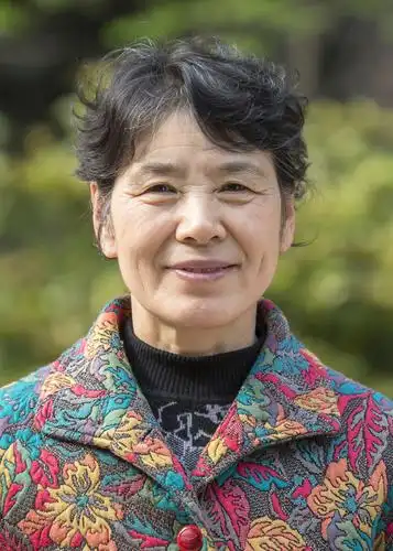 光影里的笑容--68位老同志的电子版证件照