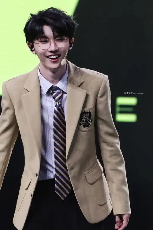 马嘉祺叁重楼暨出道四周年演唱会##马嘉祺 廿一幕启循光赴盛景