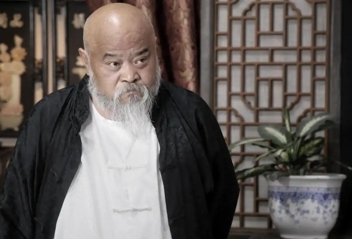 回顾演员李琦:每天2包烟,顿顿8两酒,不顾医生劝诫,如今怎样了