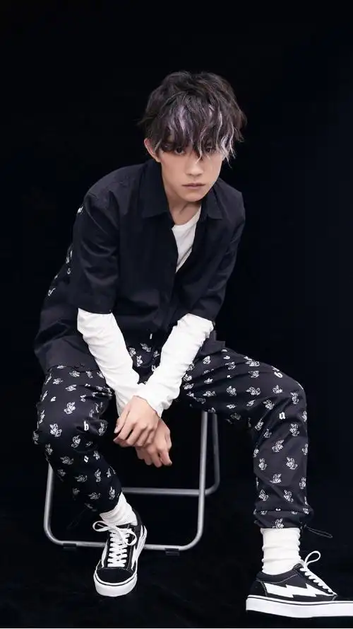 首页 手机壁纸 易烊千玺帅气写真 > || 更新时间:2018-11-27 颜色分