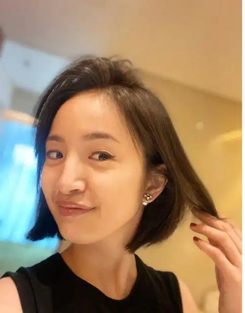 林依晨不愧是男神收割机短发素颜自拍照溢出屏幕的可爱