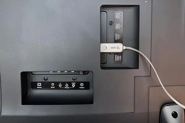 小米电视的usb接口在电视哪里