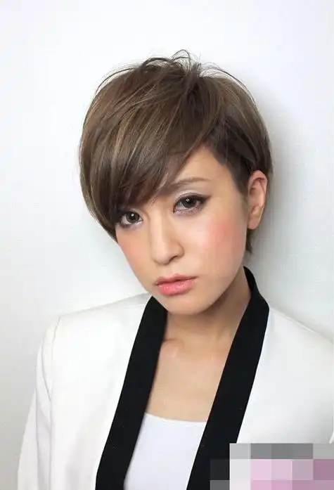 四方脸女人适合烫什么发型 四十左右女性短头发造型