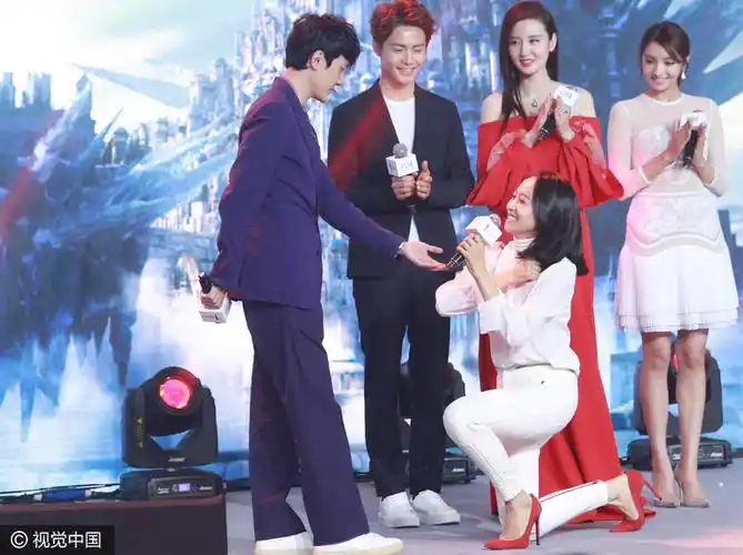 宋茜单膝跪冯绍峰幻城花絮大爆料