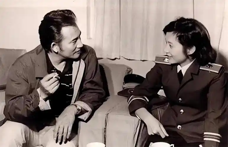 回顾杨在葆36岁入狱54岁娶小22岁娇妻前妻照片仍挂客厅