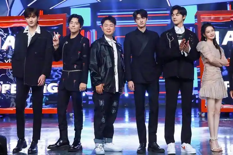 看新的一期的快乐大本营林一于小彤还有一个叫什么彬彬他们是不是都1