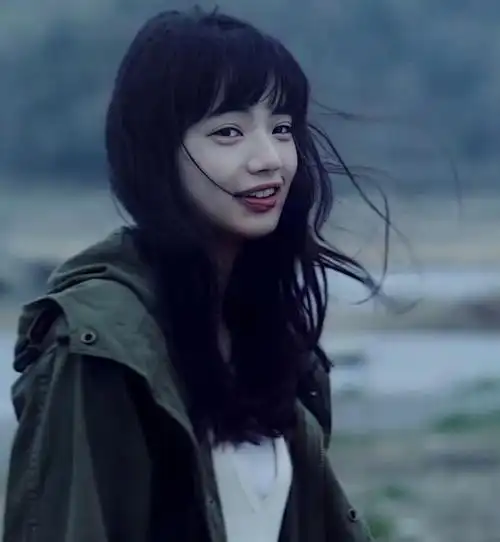 持更自己收集的小松菜奈头像