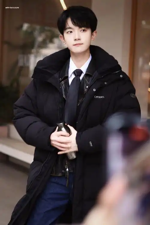 李明德白衬衫职场感