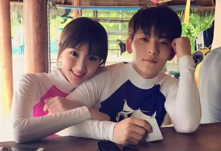 毛晓彤:出生被父亲抛弃,妈妈辛苦养大,成名后被渣爹勒索5000万