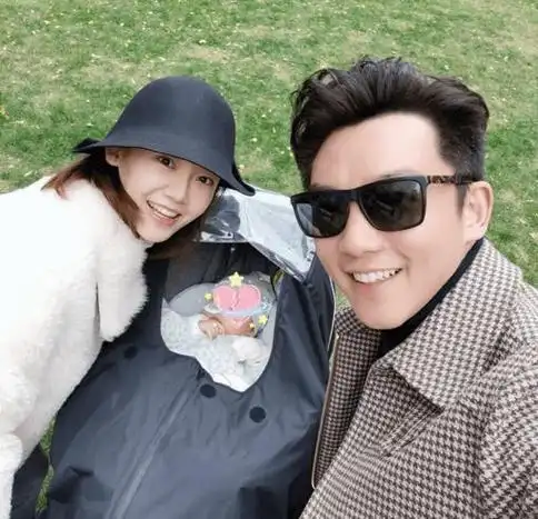 婚前是花花公子,婚后成模范丈夫,这4位男明星,变化太大