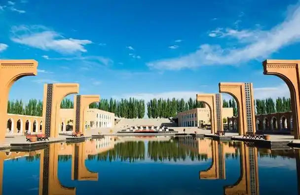 23,北纬37.36,距叶城县宗朗乡人民政府约6公里,距县城42公里