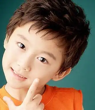 男孩发型图片 男孩发型图片2023潮流帅气图