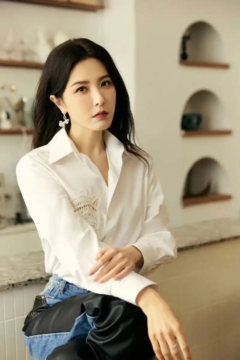 曾黎  高跟凉鞋美jio[亲吻][亲吻]