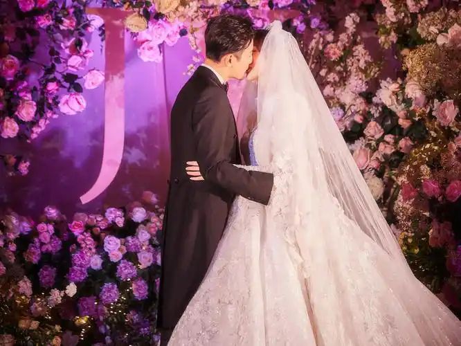 唐嫣婚礼现场照,婚礼浪漫又喜庆,真人版迪士尼公主!