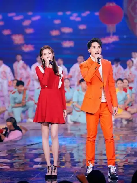 关晓彤唐嫣合照(关晓彤唐嫣同台)-天晟网