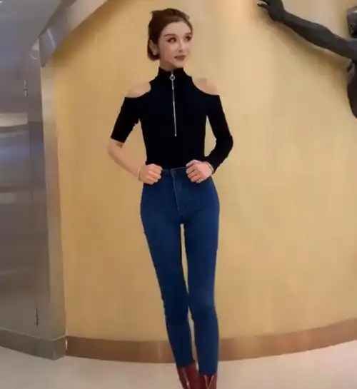 大脚小姐姐走红看到她脚的那一刻网友比腿还粗一圈