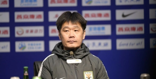 山东鲁能主教练李霄鹏:明天比赛只有一个目标,用胜利回报球迷