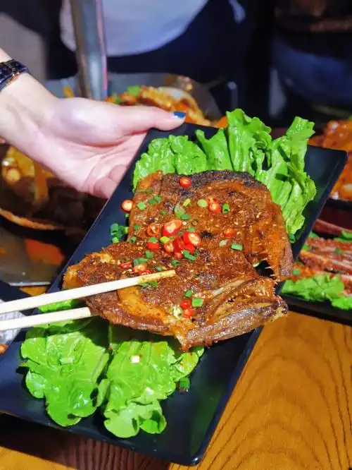 正宗东北烤碟鱼头独一份的鲜嫩骨边肉