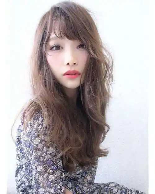 头发少怎么烫蓬松好看?记住这三点,不仅显发量,也更加时尚减龄插图5