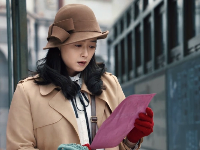 新版半生缘开播刘嘉玲52岁穿学生装扮嫩蒋欣身材太出戏