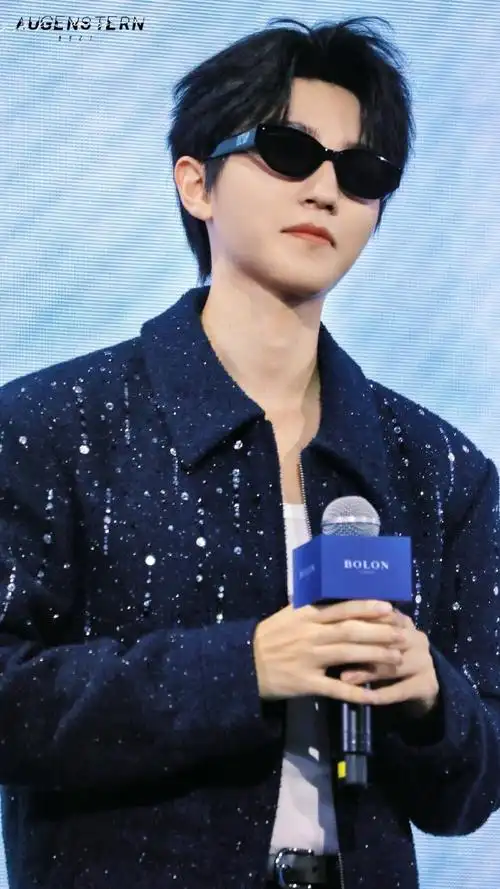 品牌全球代言人王俊凯##bolon王俊凯6周年#  这位酷boy90到底几岁?