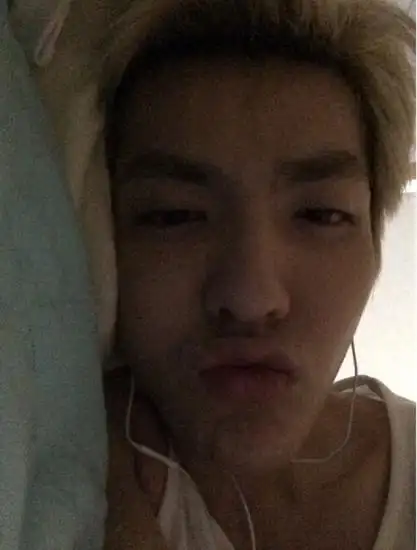 网曝吴亦凡私照半裸秀身材