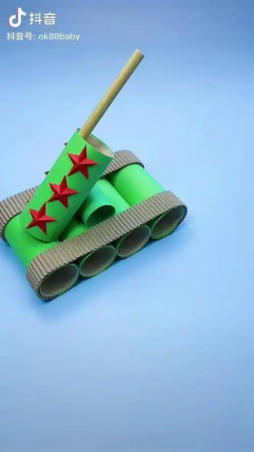 小朋友都很喜欢的小坦克用家里现有的材料就能做国庆节手工废物利用
