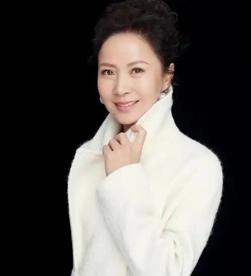 美女演员赵越:当红时嫁佟凡,恩爱25年未生子女婚姻也幸福美满