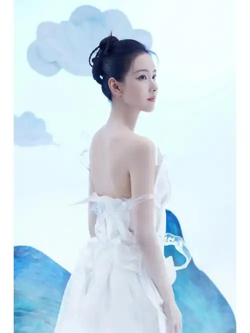 陈都灵性感写真图