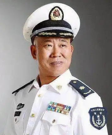 原创7岁毁容被嫌弃荧幕丑角却敢与潘长江比帅演技精湛成国家一家