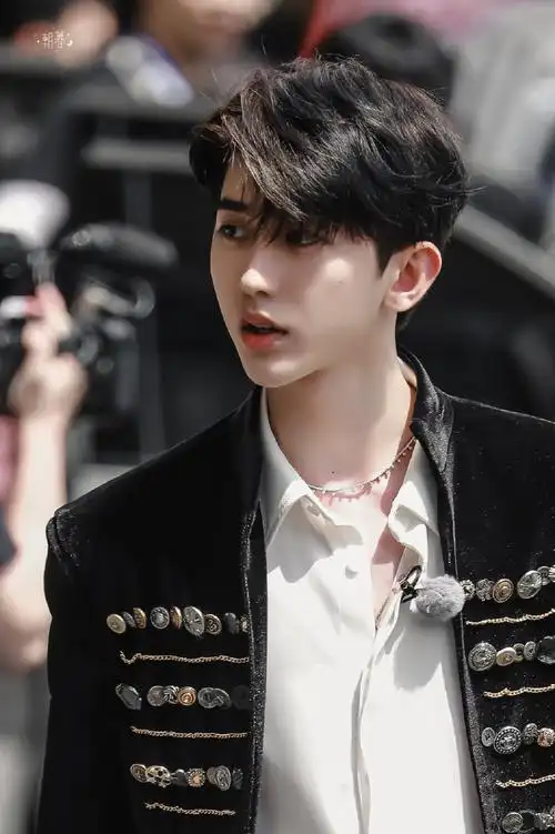 蔡徐坤宫廷风造型##原创音乐制作人蔡徐坤##奔跑吧