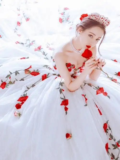 惊艳荏苒时光宛如庄园出逃的玫瑰公主94#迪丽热巴  #玫瑰  #上缮