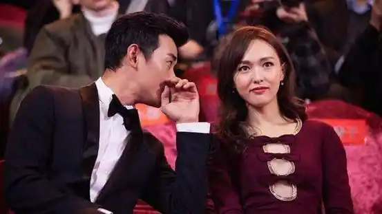 2022年传出怀孕的消息后,在2022年11月份就生下了双胞胎,唐嫣本身就是