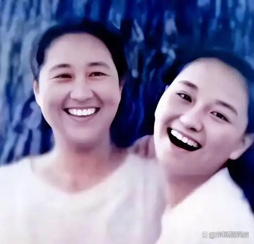 贾玲近照曝光整个人脱胎换骨颜值惊艳消失一年暴瘦100斤