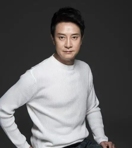 刘锡明现身大方谈旧情:我老婆比周慧敏更漂亮